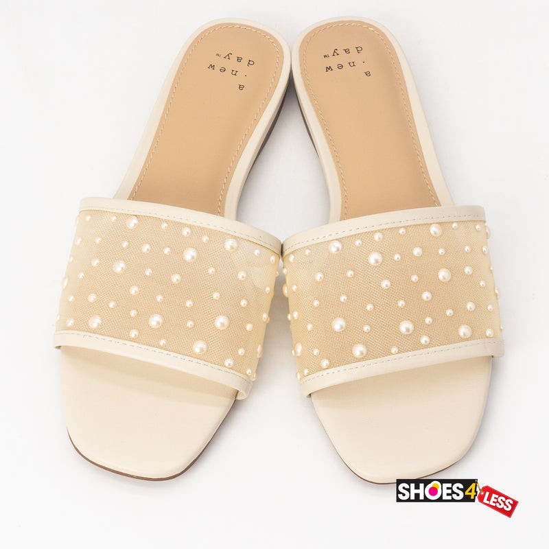 a. new day Flat Sandals